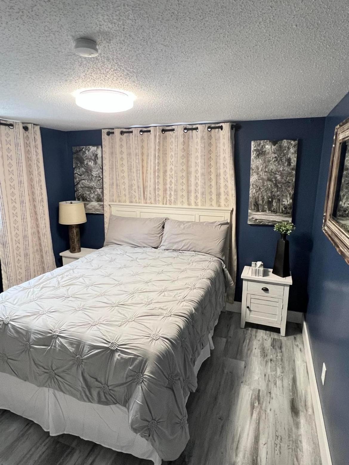 Entire Level Just Off Interstate, Free Breakfast Apartment *