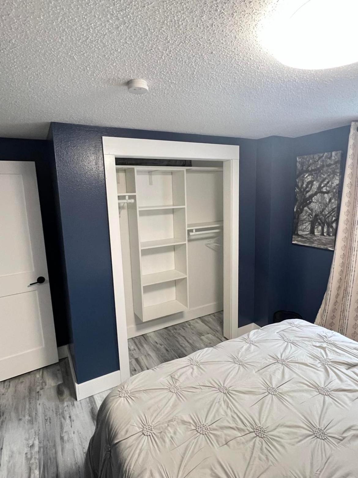 Apartment Entire Level Just Off Interstate, Free Breakfast *